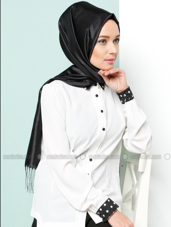 TESETTÜR GİYİMDE BEYAZ GÖMLEK KOMBİNİ