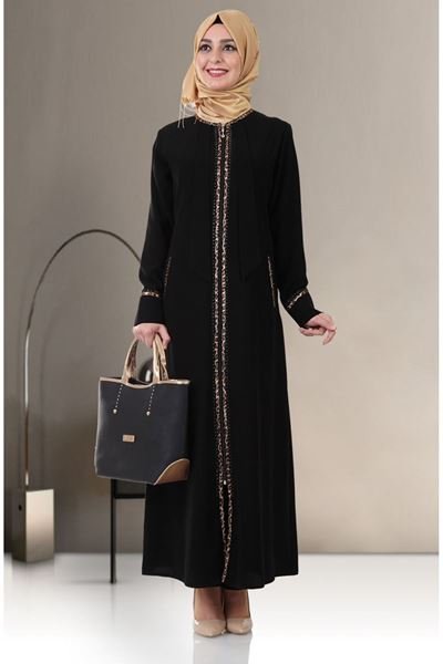 Büyük Beden Ferace Modellerinde Klasik Tercihler