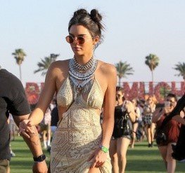 iki kulak dağınık topuz saç modeli iki kulak dağınık topuz saç modeli
