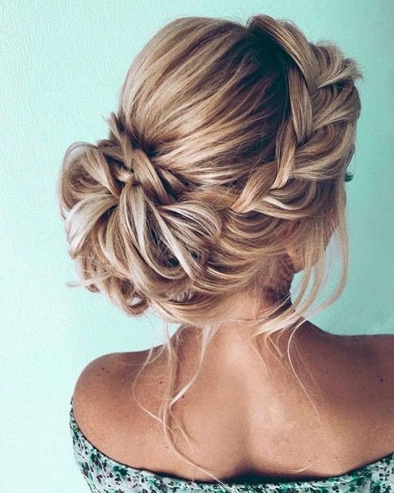 örgülü dağınık topuz saç modeli örgülü dağınık topuz saç modeli