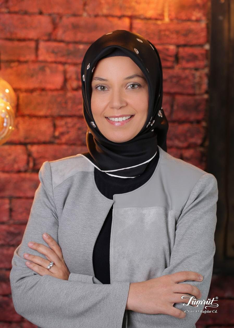 Elif Üner Elif Üner